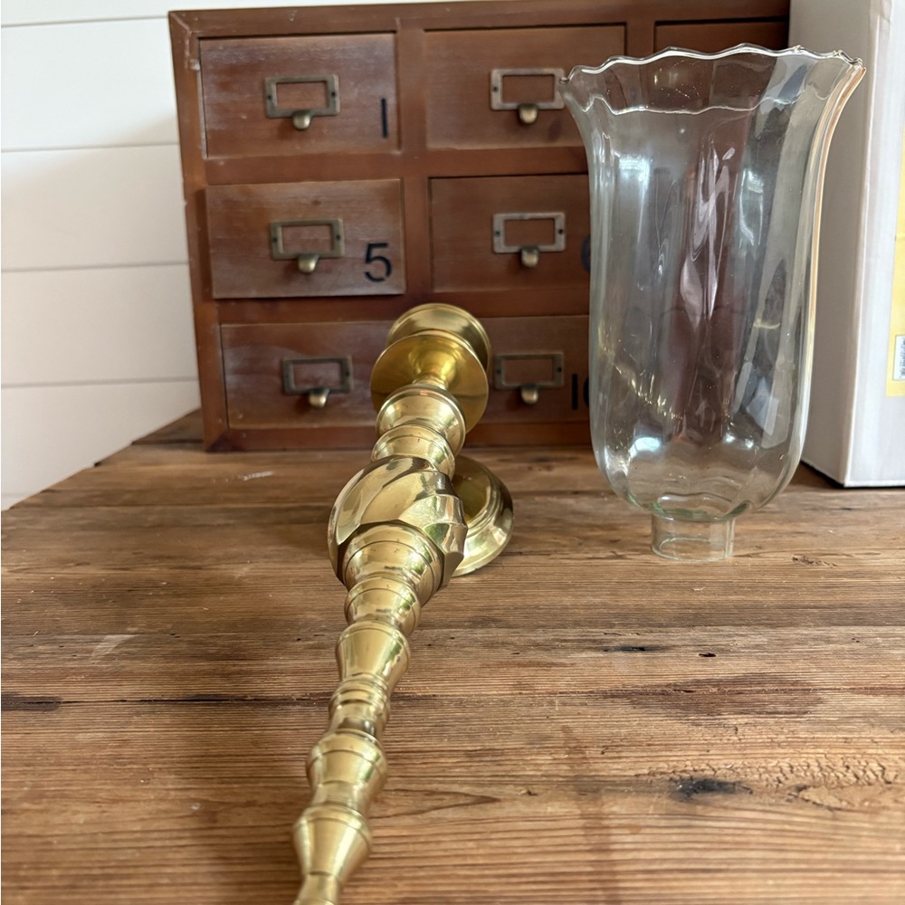 Set of 2 brass wall sconces with glass hurricanes - Picture 5 of 6